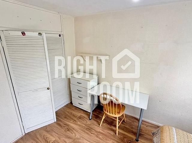 Apartment for rent in Poplar Grove, Greater London