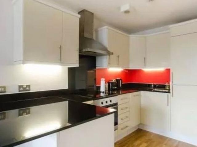 Apartment for rent in Queen's Park, Greater London
