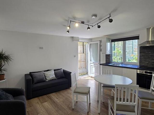 Apartment for rent in Temple Fortune, Greater London