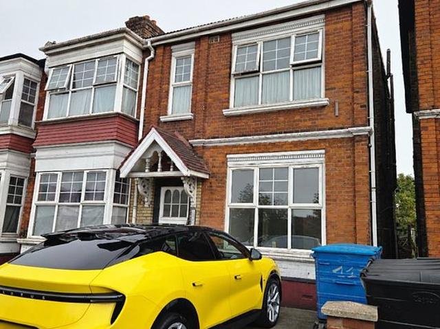 Apartment for rent in Bowes Park, Greater London