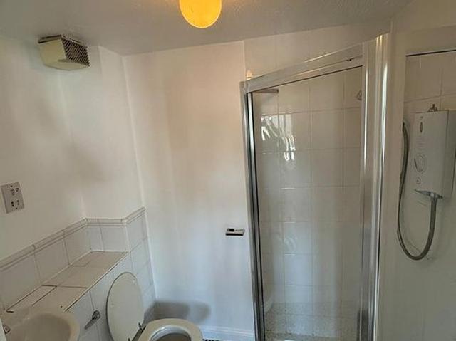 Apartment for rent in Bowes Park, Greater London