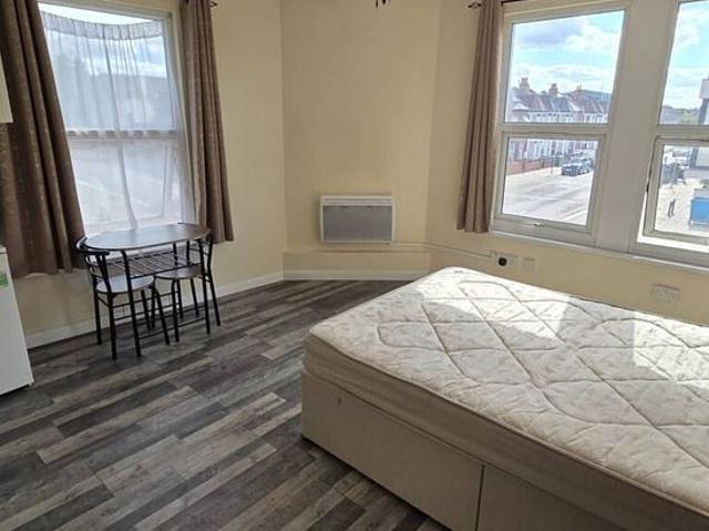 Apartment for rent in Dudden Hill, Greater London