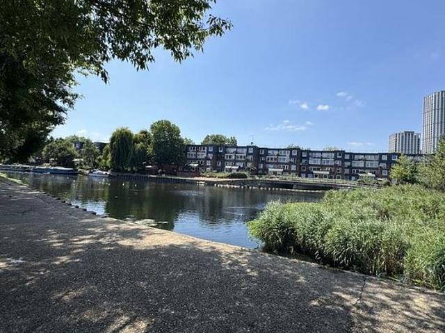 Apartment for rent in Avebury East Estate, Bethnal Green