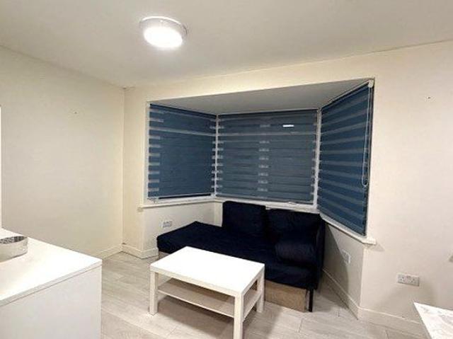 Apartment for rent in London Borough of Ealing, Park Royal
