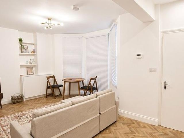 Apartment for rent in North Kensington, Greater London