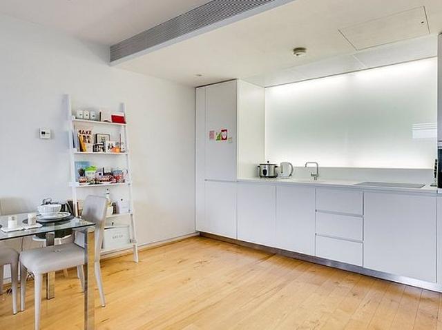 Apartment for rent in Battersea, Greater London