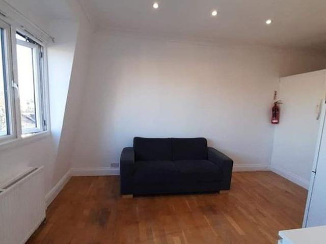 Apartment for rent in Sands End, Greater London