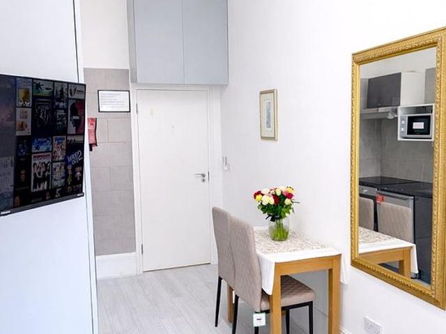 Apartment for rent in Earl's Court, Greater London