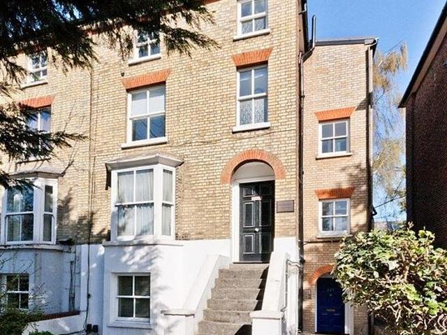 Apartment for rent in London Borough of Merton, Merton Park