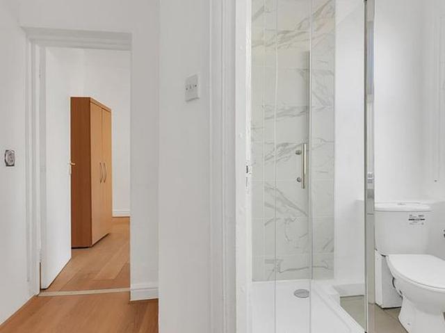 Apartment for rent in College Park, Greater London