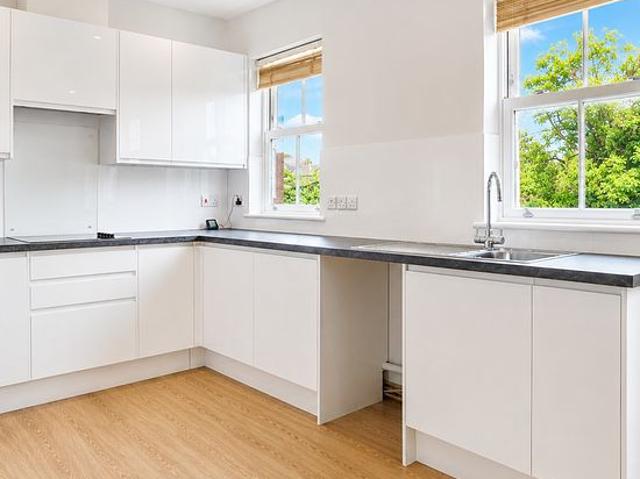 Apartment for rent in Winchmore Hill, Edmonton