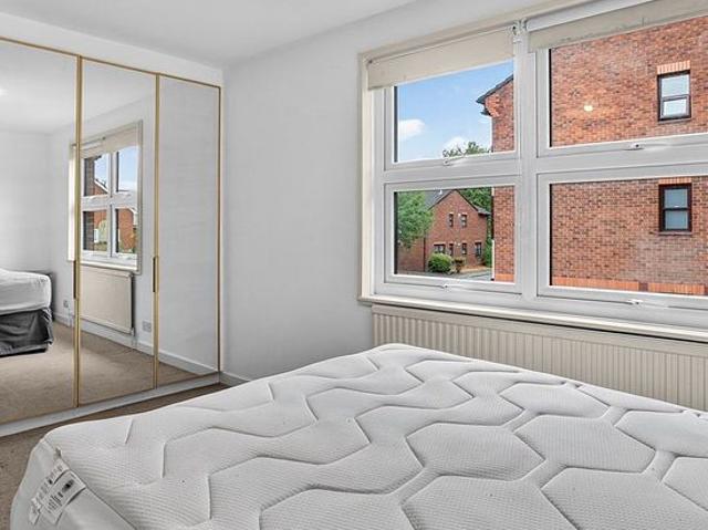 Apartment for rent in Wellington Court, Greater London