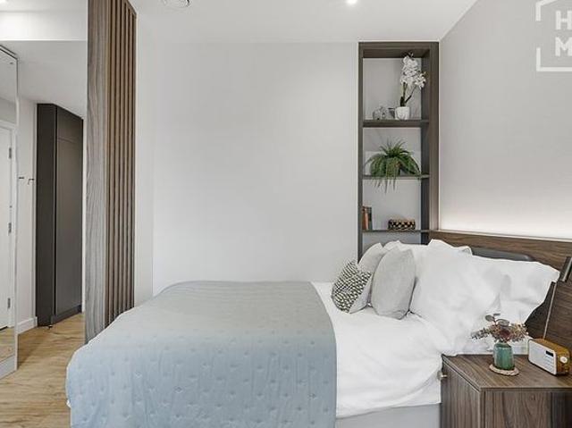 Apartment for rent in London Borough of Ealing, Park Royal
