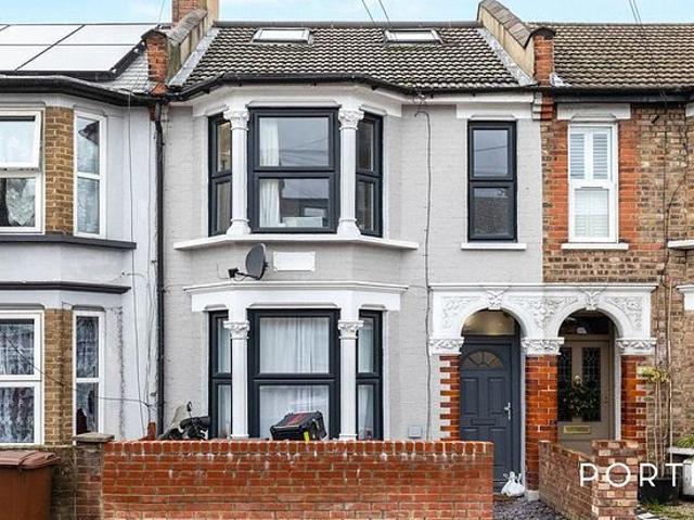 Apartment for rent in Highams Park, Greater London