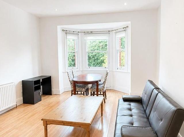 Apartment for rent in London Borough of Ealing, Park Royal