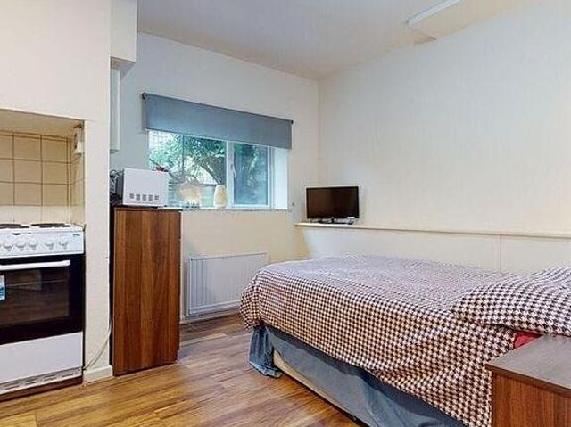 Apartment for rent in Brondesbury, Greater London