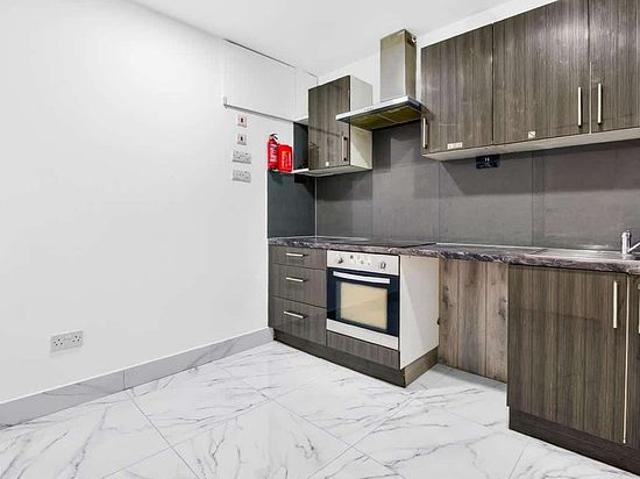 Apartment for rent in Plaistow, Greater London