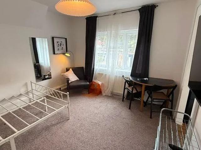 Apartment for rent in Dollis Hill, Greater London