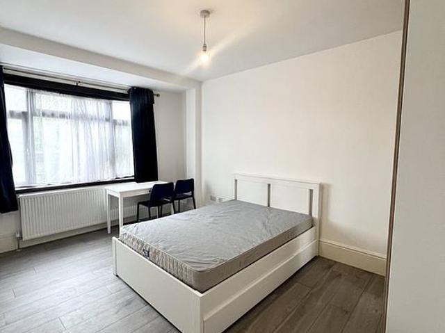 Apartment for rent in Bowes, Greater London