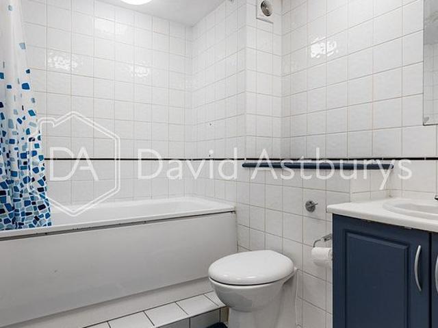 Apartment for rent in Lyons, Greater London