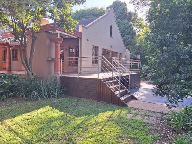 Flat for rent in Waterkloof, Gauteng