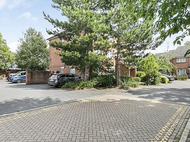 Apartment for rent in London Borough of Merton, Mitcham