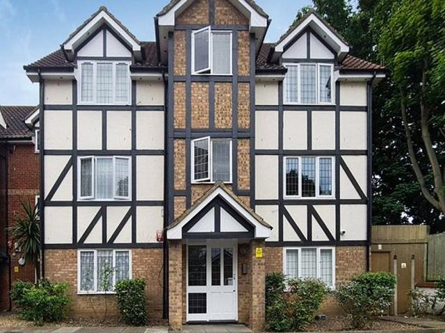 Apartment for rent in London Borough of Merton, Mitcham