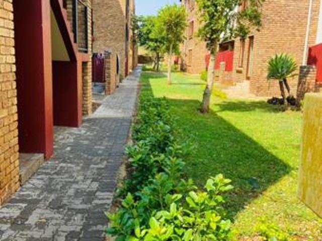 Flat for rent in Waterkloof, Gauteng