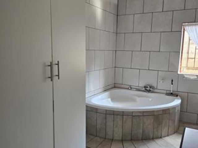 Flat for rent in North West