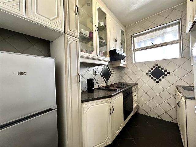 Flat for sale in Seaview, Kwazulu-natal