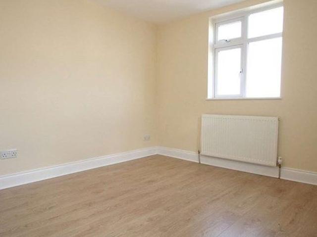Apartment for rent in Wood End, Greater London