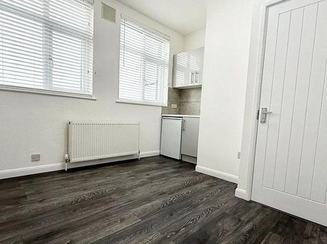 Apartment for rent in Petts Wood, Greater London