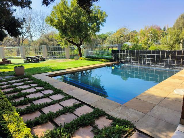 Flat for sale in Sandton, Paulshof