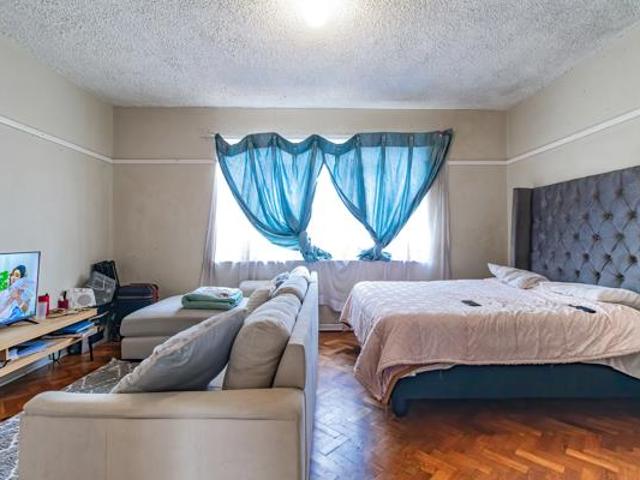 Flat for sale in Port Elizabeth, Eastern Cape