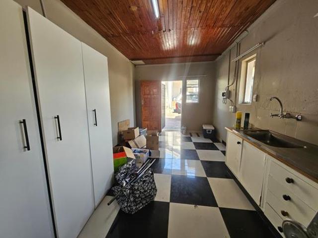Flat for rent in Waterkloof, Gauteng