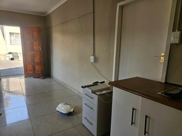 Flat for rent in Waterkloof, Gauteng