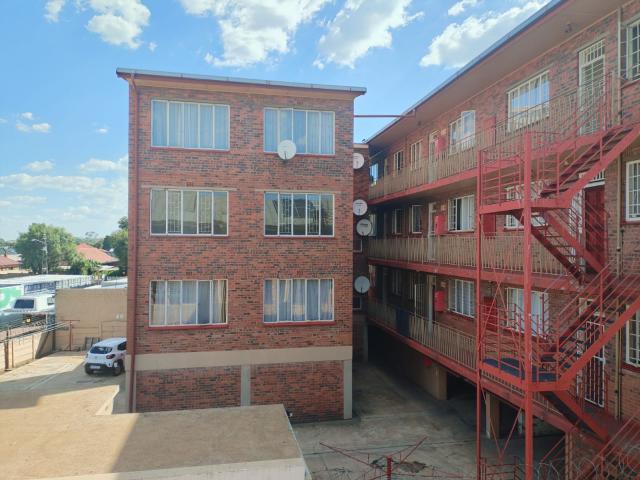 Flat for sale in Germiston, Primrose