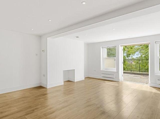 Apartment for rent in St Margarets, Greater London