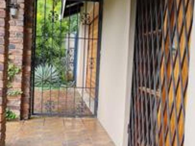 Flat for rent in Waterkloof, Gauteng