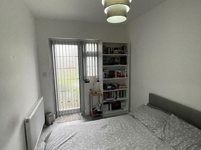 Apartment for rent in Marks Gate, Greater London