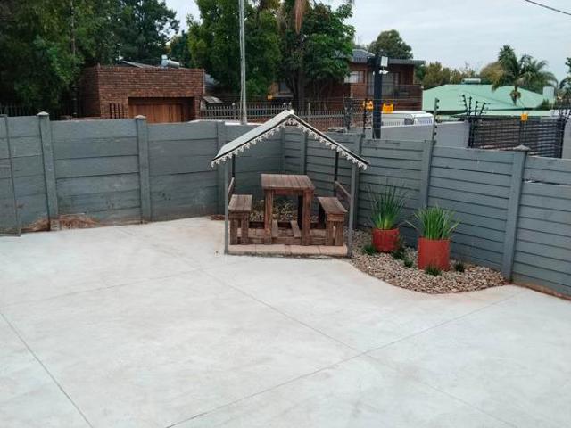 Flat for rent in North West