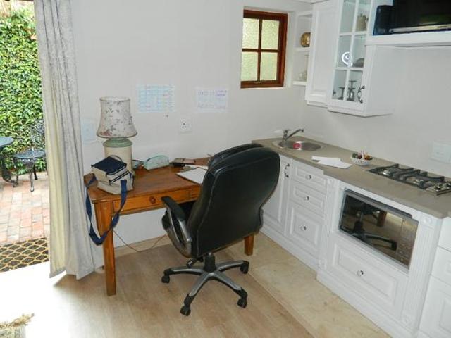 Flat for rent in Waterkloof, Gauteng