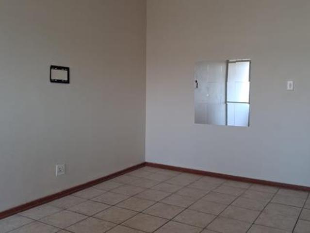 Flat for sale in Lejweleputswa, Free State