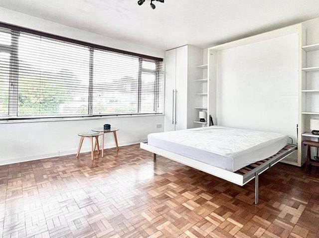 Apartment for rent in Whitton, Greater London