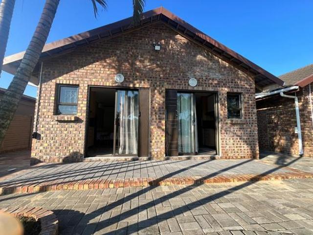 Flat for rent in Richards Bay, uMhlathuze Local Municipality