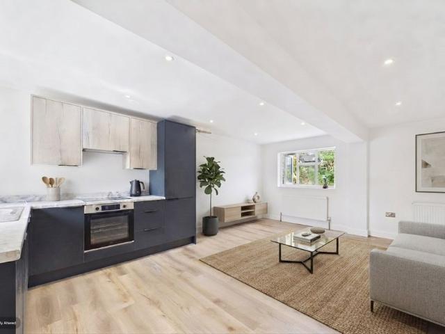 Apartment for rent in Blackwater and Hawley, Hart