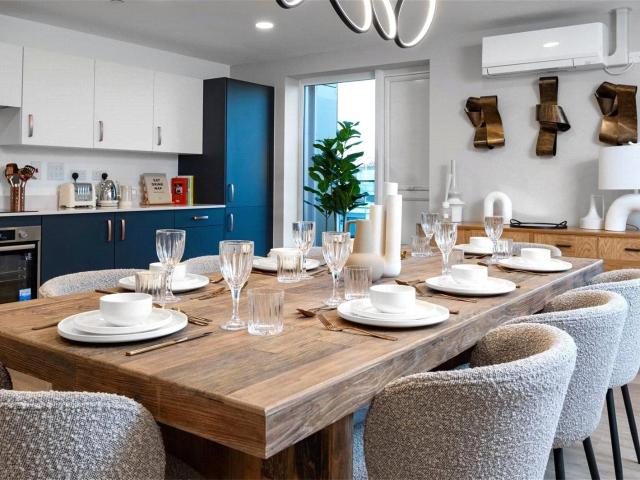 Apartment for rent in Ashley Park, Surrey
