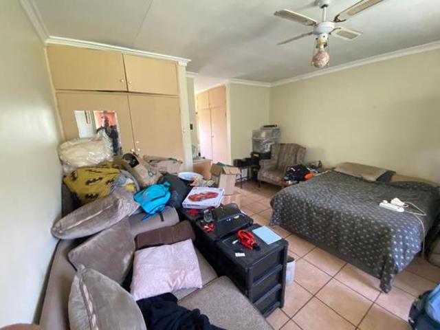 Flat for rent in Waterkloof, Gauteng