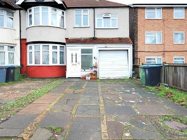 Apartment for rent in Alperton, Greater London