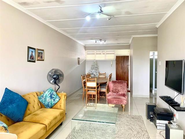 Flat for sale in Seaview, Kwazulu-natal